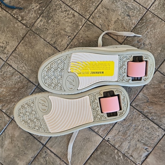 Heelys Voyager HE100715 Skate Shoe Sneaker Pink/Gray Youth Size 4 - Picture 4 of 7